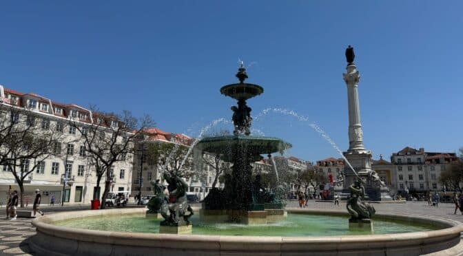 Fountain and Statue in Rossio Square. Photo by ConsumerMojo.com