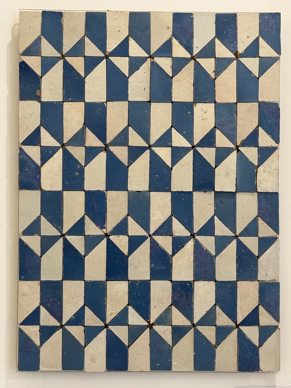 Blue and white tile that looks like a quilt.