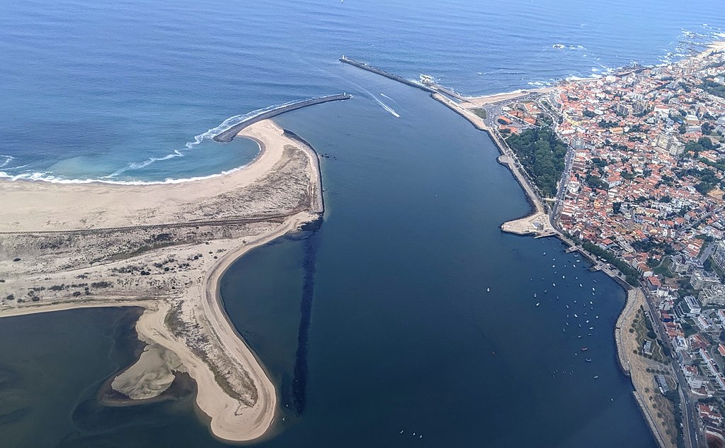 Douro_estuary and the Atlantic Ocean