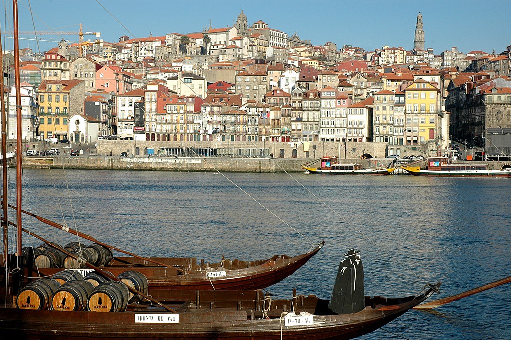 View of Porto https://commons.wikimedia.org/wiki/File:Porto_des_de_Vila_Nova_de_Gaia.JPG